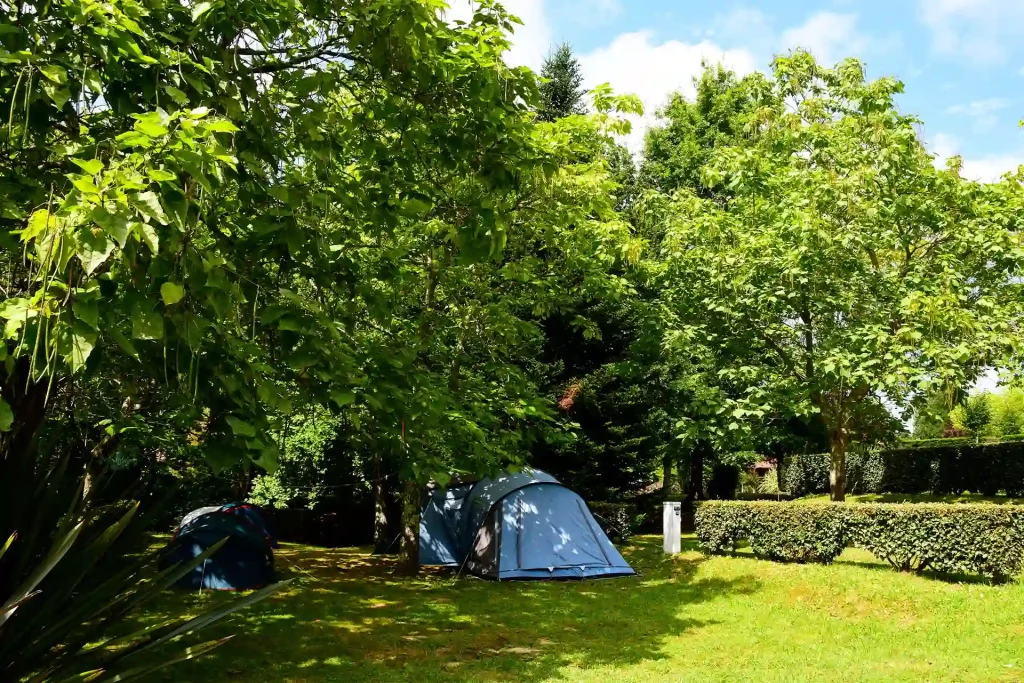 Location d'un emplacement pas cher pour tente, caravane ou camping-car à Bayonne.